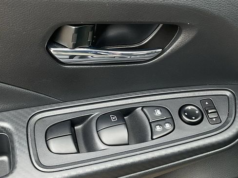 Used 2025 Nissan Versa SV image 13