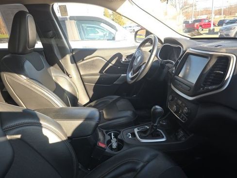 Used 2018 Jeep Cherokee Latitude Plus w/ Cold Weather Group image 6