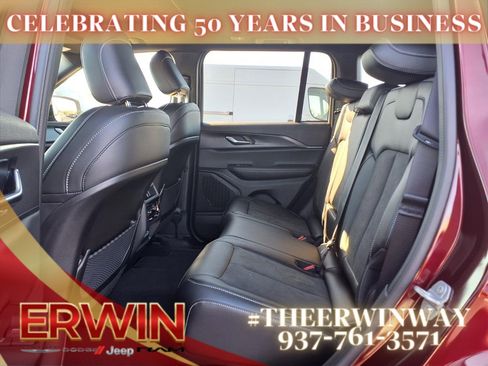 New 2025 Jeep Grand Cherokee Laredo image 5