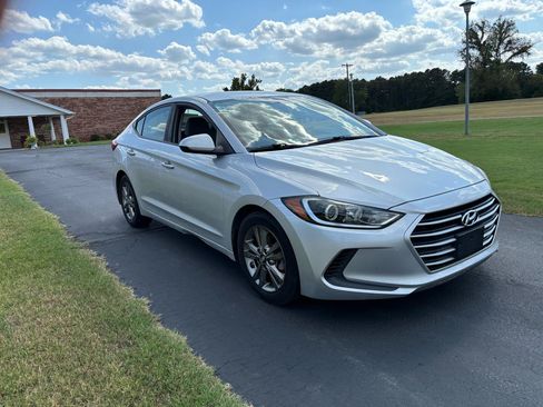 Used 2017 Hyundai Elantra SE FWD image 3