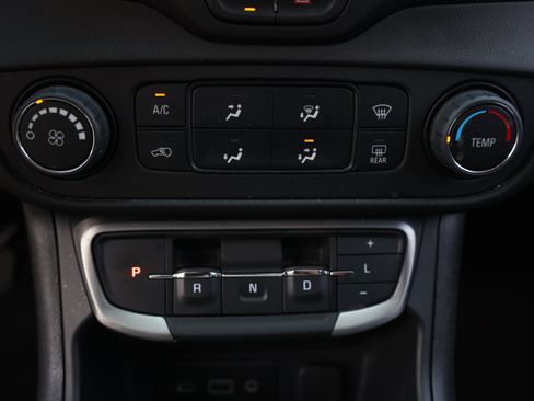 Used 2024 GMC Terrain SLE AWD/4WD image 7