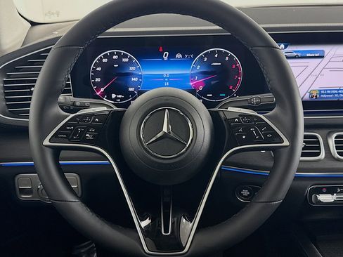 New 2026 Mercedes-Benz GLS 450 4MATIC image 18
