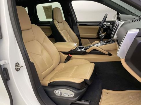 Used 2016 Porsche Cayenne S image 23