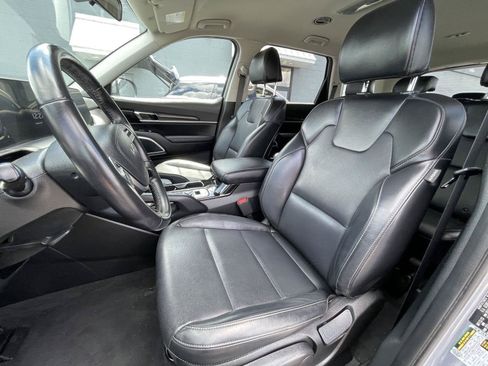 Used 2023 Kia Telluride LX AWD/4WD image 13