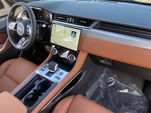 New 2025 Jaguar F-PACE R-Dynamic S image 11