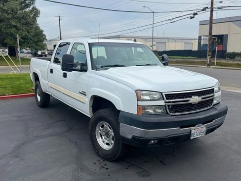 Used 2006 Chevrolet Silverado 2500 LT w/ Heavy-Duty Power Package image 1