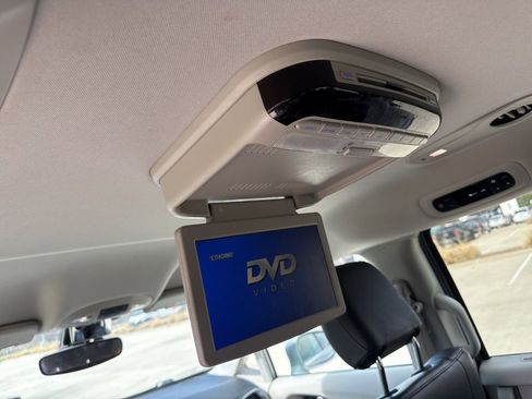 Used 2017 Chrysler Pacifica Premium image 9