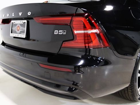 Used 2025 Volvo S60 B5 Core image 68