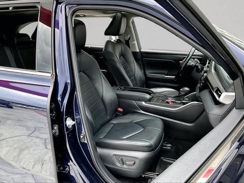 Used 2021 Toyota Highlander XLE FWD image 31