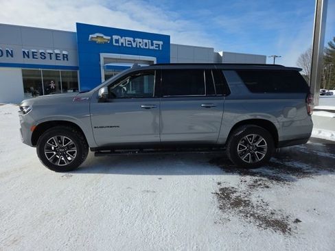 Used 2021 Chevrolet Suburban Z71 w/ Z71 Signature Package image 5