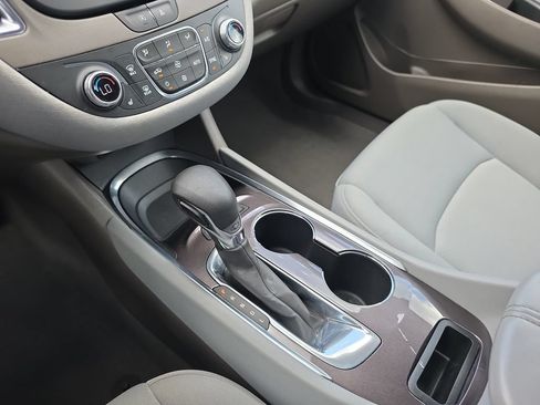 Used 2021 Chevrolet Malibu LT FWD image 19