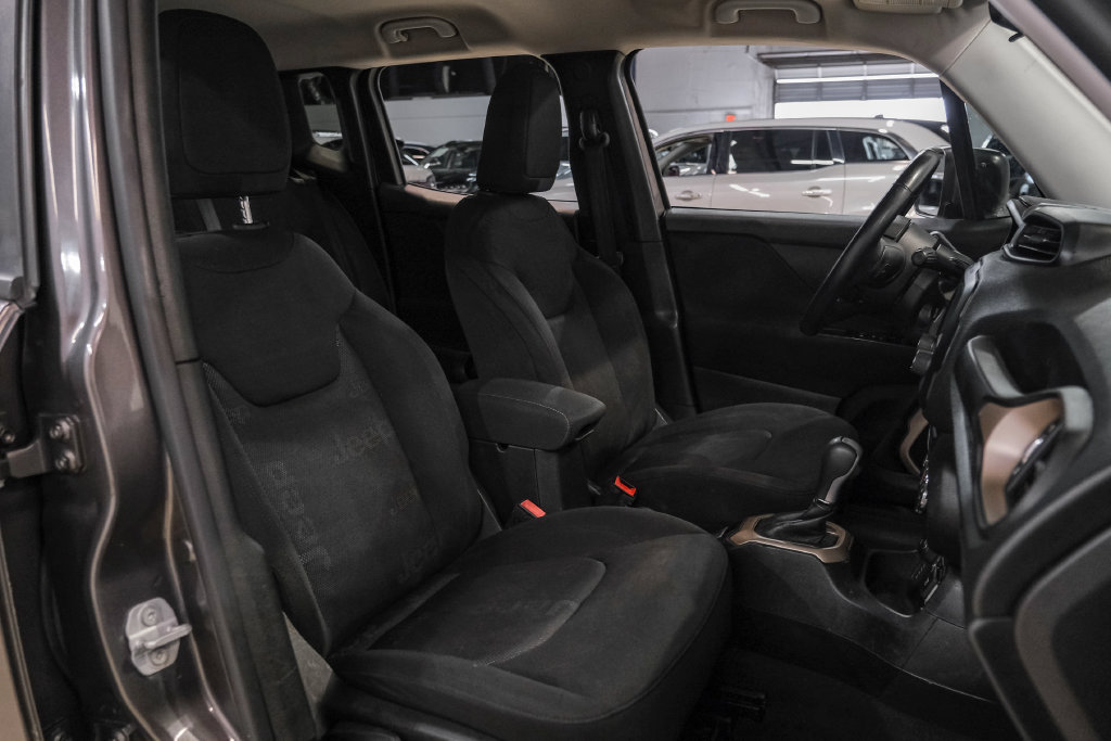 Used 2017 Jeep Renegade Latitude w/ Cold Weather Group AWD/4WD image 32