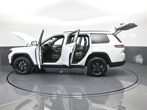 Used 2025 Jeep Grand Cherokee L Laredo image 65