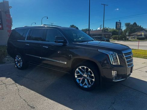 Used 2016 Cadillac Escalade ESV Platinum AWD/4WD image 4