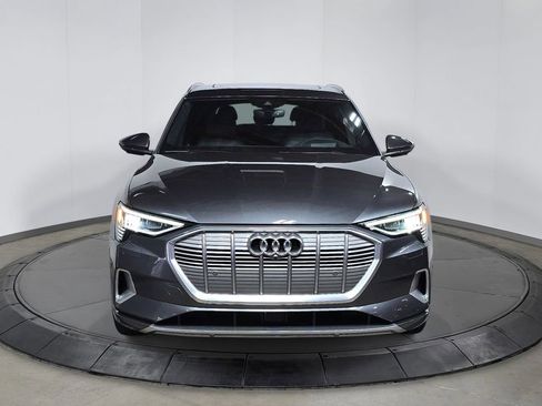 Used 2019 Audi e-tron Prestige w/ Prestige Package AWD/4WD image 10