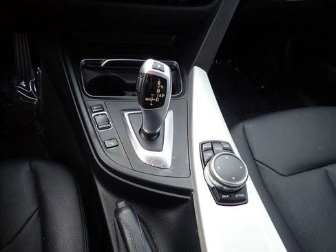 Used 2017 BMW 320i xDrive Sedan AWD/4WD image 21