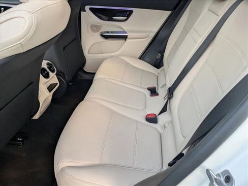 Used 2025 Mercedes-Benz GLC 350e 4MATIC image 20