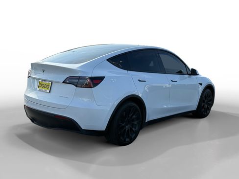 Used 2022 Tesla Model Y Long Range AWD/4WD image 5