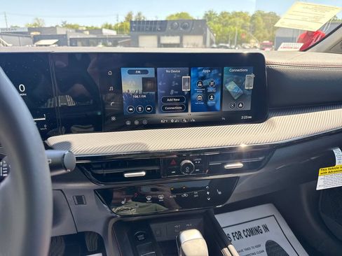Used 2026 Nissan Kicks SR w/ SR Premium Package FWD image 17