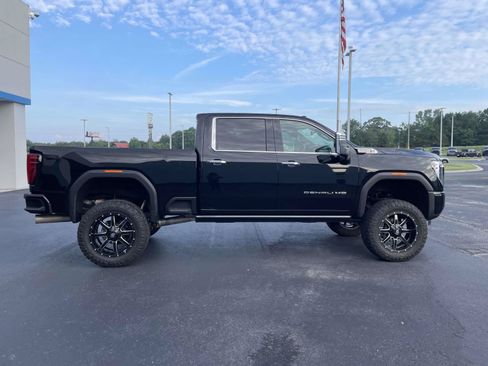 Used 2025 GMC Sierra 2500 Denali w/ Denali Reserve Package AWD/4WD image 2