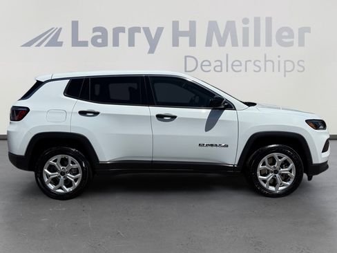 Certified 2025 Jeep Compass Sport AWD/4WD image 6