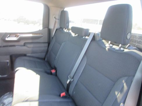 New 2026 GMC Sierra 1500 SLE image 15