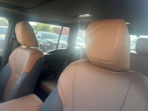 Used 2025 Lexus GX 550 AWD/4WD image 9