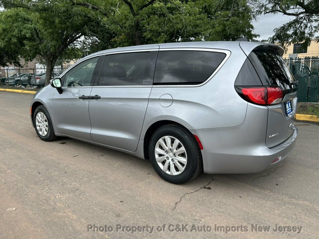 Used 2020 Chrysler Voyager L FWD image 15