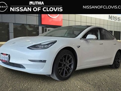 Used 2019 Tesla Model 3 Standard Range image 1