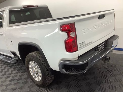 Used 2024 Chevrolet Silverado 2500 LT AWD/4WD image 3