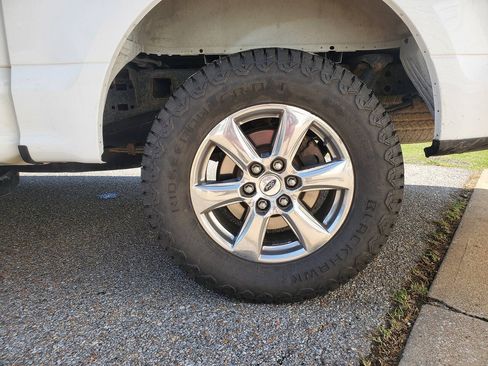 Used 2018 Ford F150 XLT w/ Equipment Group 301A Mid AWD/4WD image 9