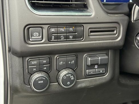 Used 2024 Chevrolet Tahoe Z71 w/ Luxury Package image 11