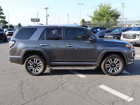 Used 2016 Toyota 4Runner SR5 AWD/4WD image 11