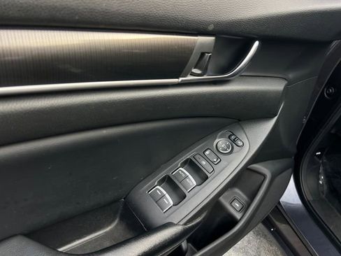 Used 2018 Honda Accord Sport image 12