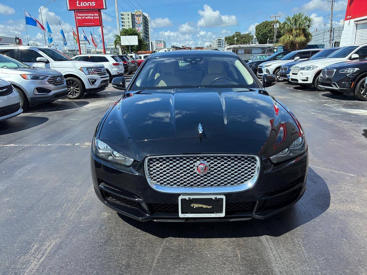Used 2019 Jaguar XE Premium RWD image 1