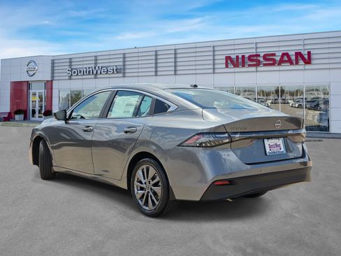 New 2027 Nissan Sentra SL w/ Floor Mat Package FWD image 7