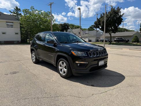 Used 2018 Jeep Compass Latitude w/ Popular Equipment Group AWD/4WD image 1
