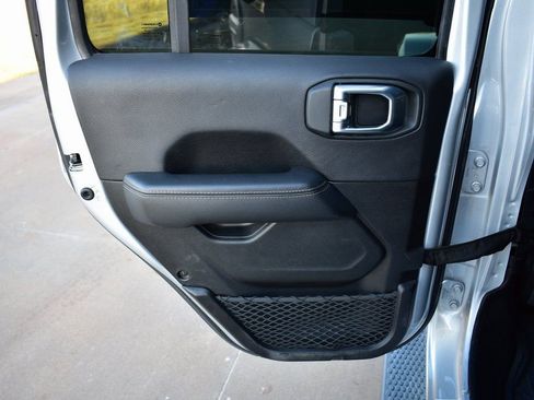 Used 2022 Jeep Wrangler Unlimited Sahara image 19