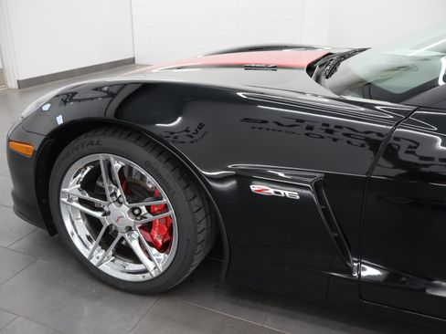 Used 2007 Chevrolet Corvette Z06 w/ Preferred Equipment Group RWD image 28