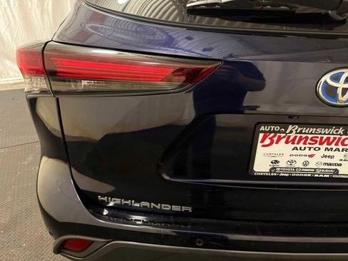 Used 2024 Toyota Highlander Limited image 17