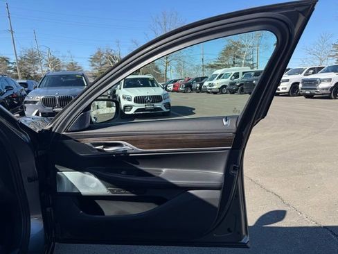 Used 2019 BMW 750i xDrive w/ Executive Package image 30