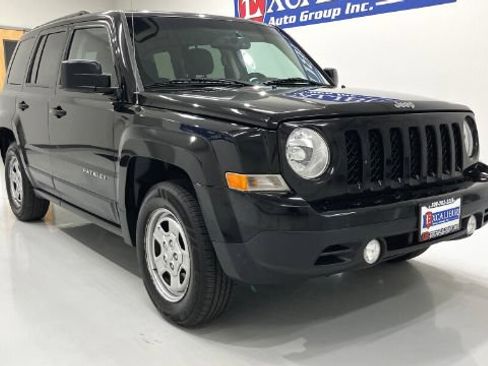 Used 2016 Jeep Patriot Sport w/ Power Value Group FWD image 3
