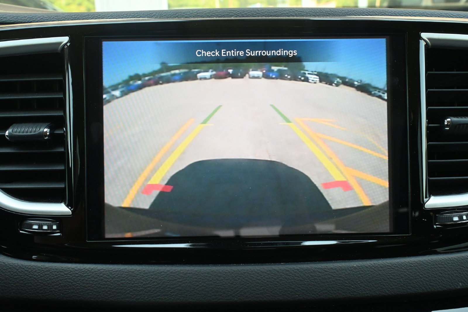 Used 2023 Chrysler Pacifica Touring-L FWD image 14