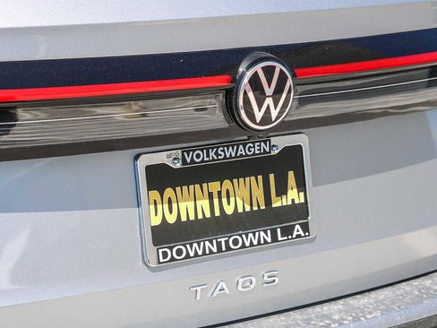 New 2025 Volkswagen Taos SE w/ Panoramic Sunroof Package image 10