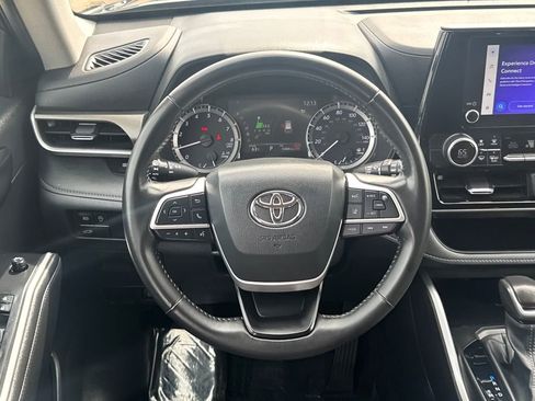 Used 2024 Toyota Highlander LE image 14