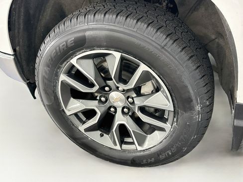 Used 2024 Chevrolet Silverado 1500 LT AWD/4WD image 11