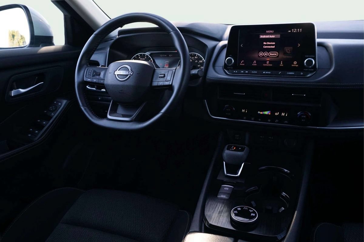 Used 2025 Nissan Rogue SV AWD/4WD image 26