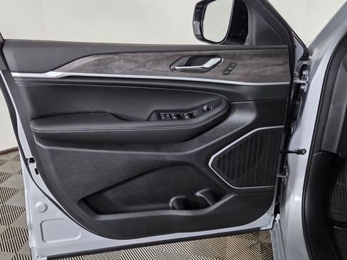 New 2026 Jeep Grand Cherokee Limited Reserve image 12