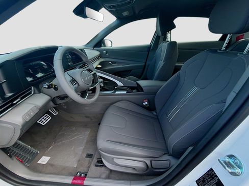 New 2026 Hyundai Elantra Sport FWD image 14