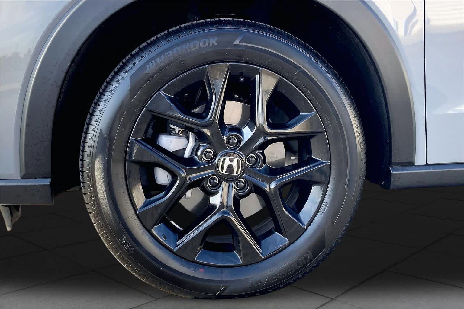 Used 2025 Honda HR-V Sport image 10